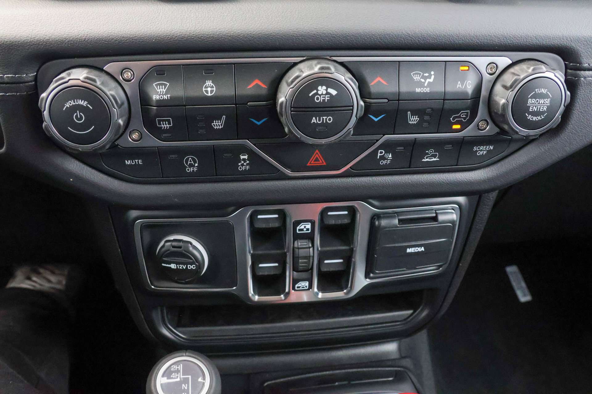 New 2026 Jeep Wrangler Unlimited Sahara AWD/4WD image 25