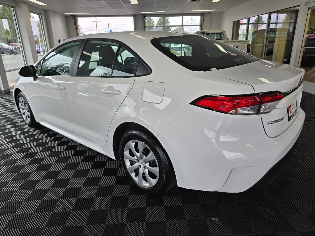 Used 2025 Toyota Corolla LE FWD image 5