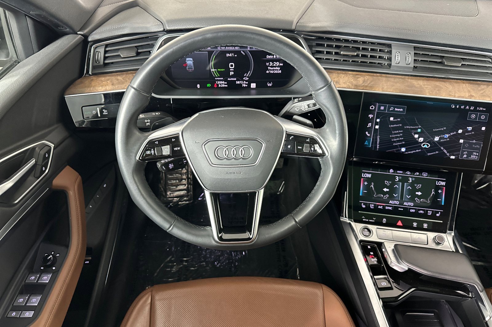 Used 2023 Audi e-tron Premium Plus w/ Premium Plus Package image 13