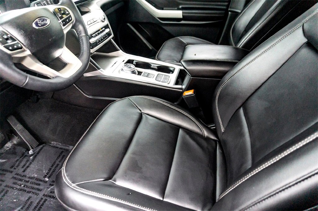 Used 2023 Ford Explorer XLT w/ Equipment Group 202A image 14