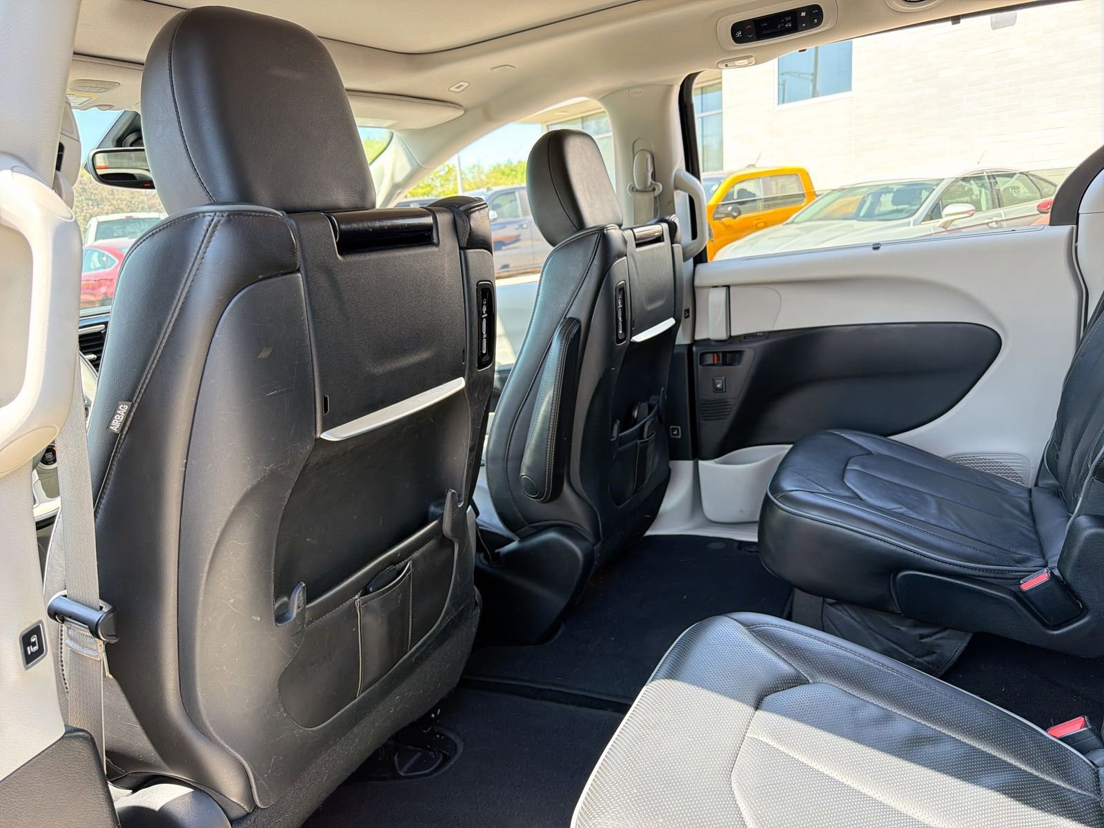 Used 2018 Chrysler Pacifica Limited FWD image 19