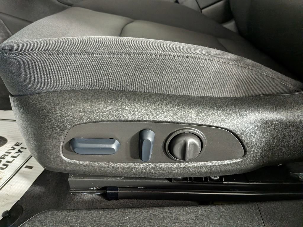 Used 2024 Chevrolet Malibu LT image 17