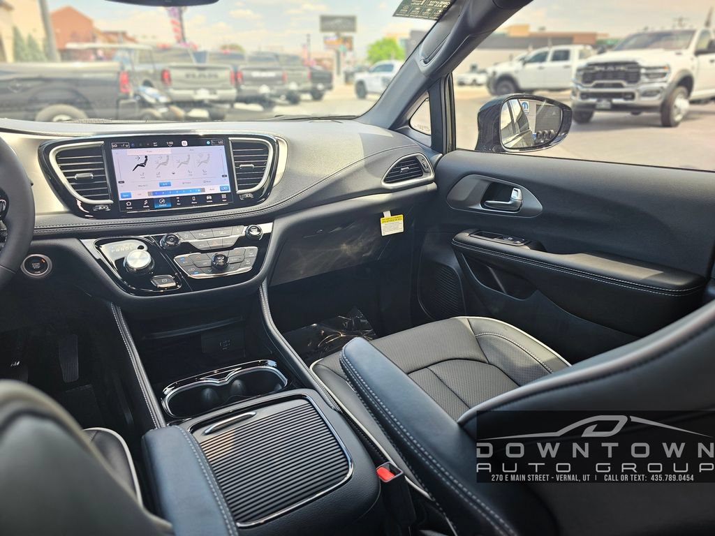 New 2027 Chrysler Pacifica Limited AWD/4WD image 18