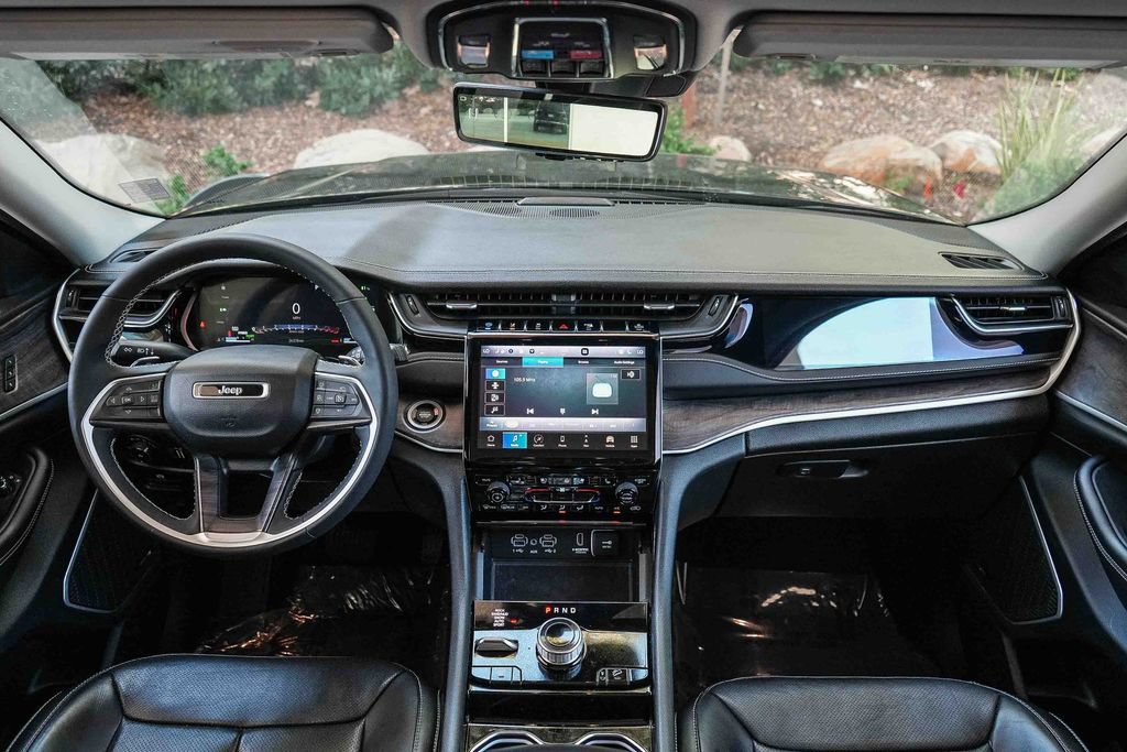 Used 2023 Jeep Grand Cherokee 4WD 4xe w/ Luxury Tech Group II image 12