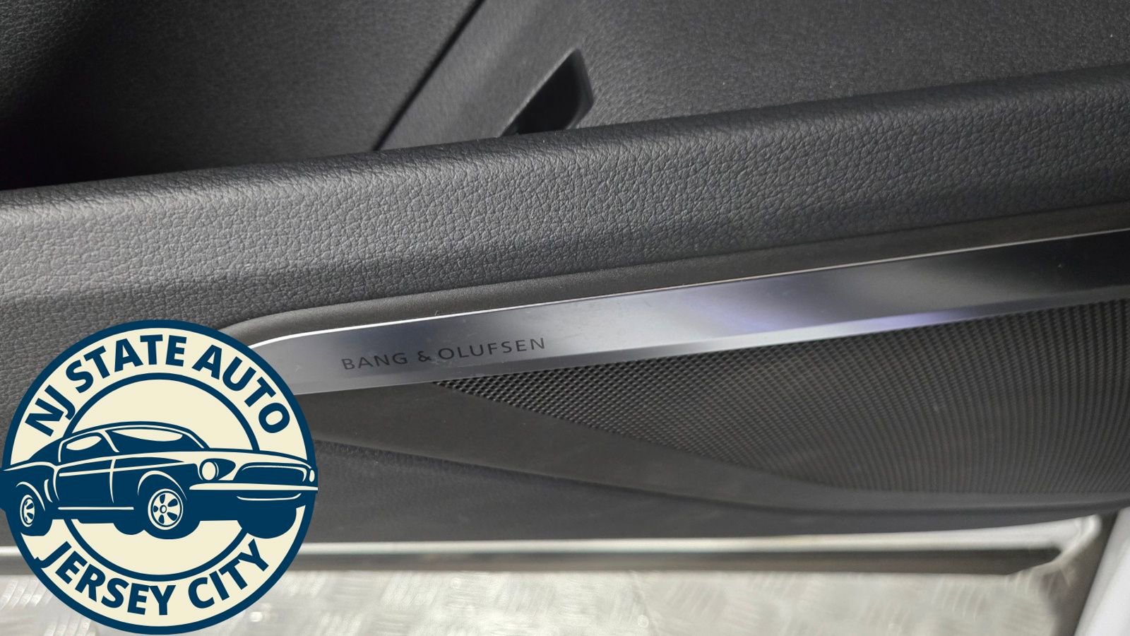 Used 2024 Audi Q8 e-tron Premium Plus image 23