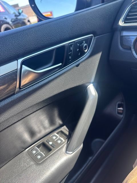 Used 2017 Volkswagen Passat 1.8T SE FWD image 30