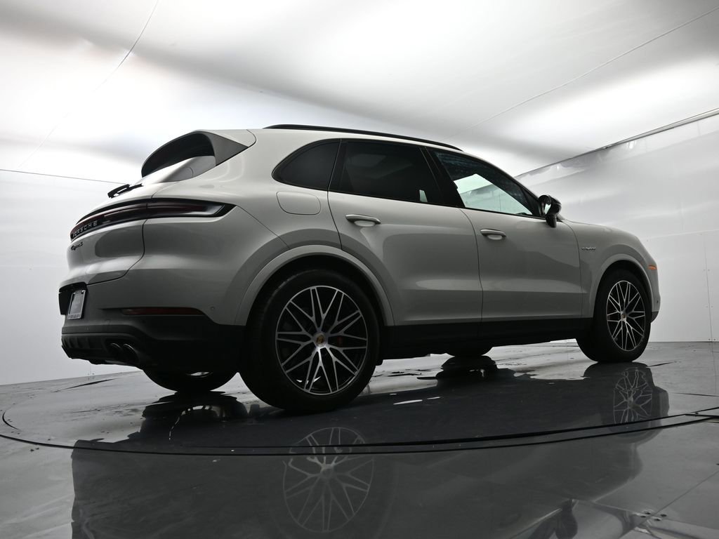 Certified 2025 Porsche Cayenne S image 54