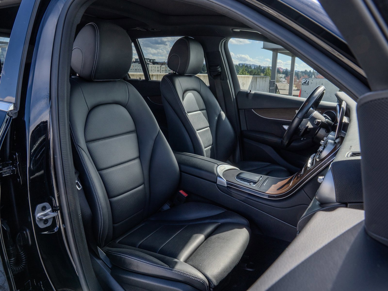 Used 2022 Mercedes-Benz GLC 300 4MATIC image 29