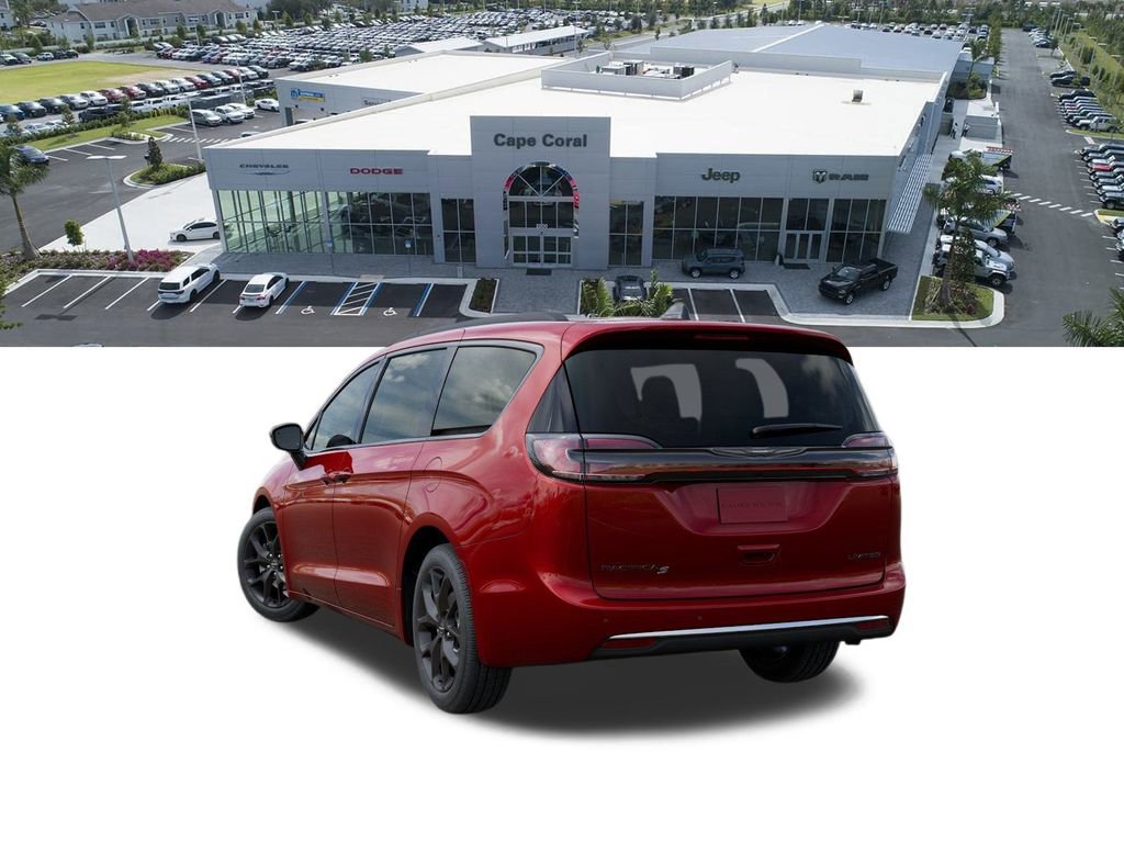 New 2026 Chrysler Pacifica Limited w/ Uconnect Theater Family Group image 4