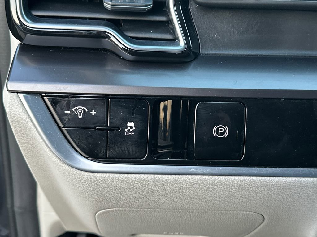Certified 2024 Kia Sportage EX image 23