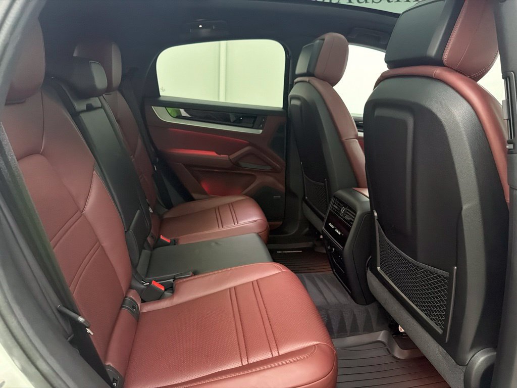 Used 2025 Porsche Cayenne S AWD/4WD image 30