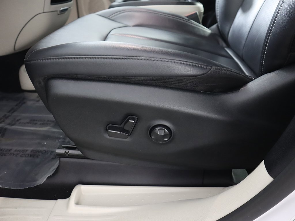 Used 2024 Chrysler Pacifica Touring-L image 28