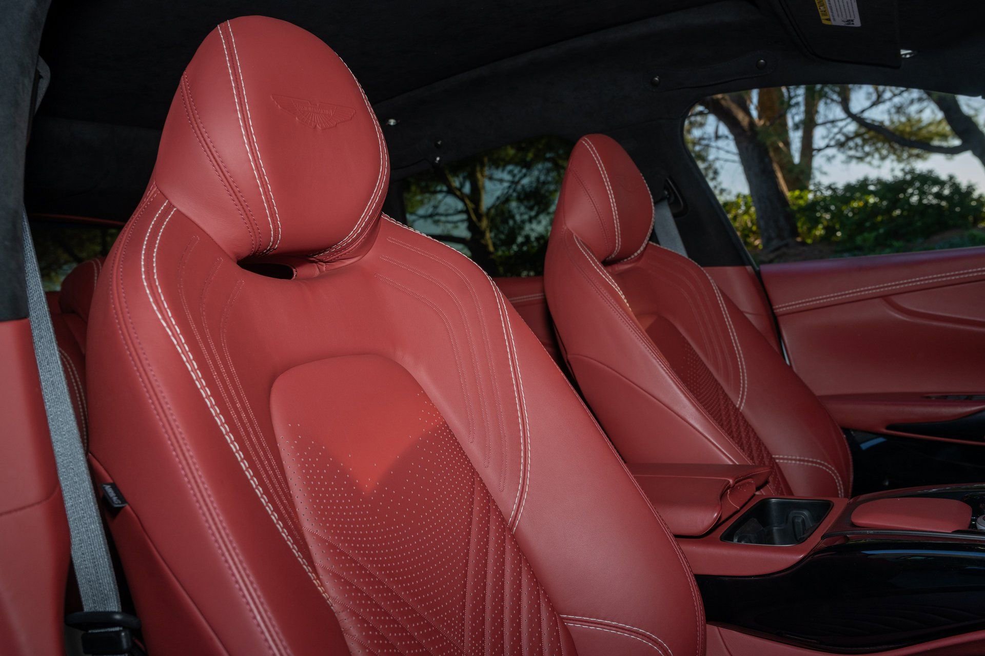 Used 2022 Aston Martin DBX image 16