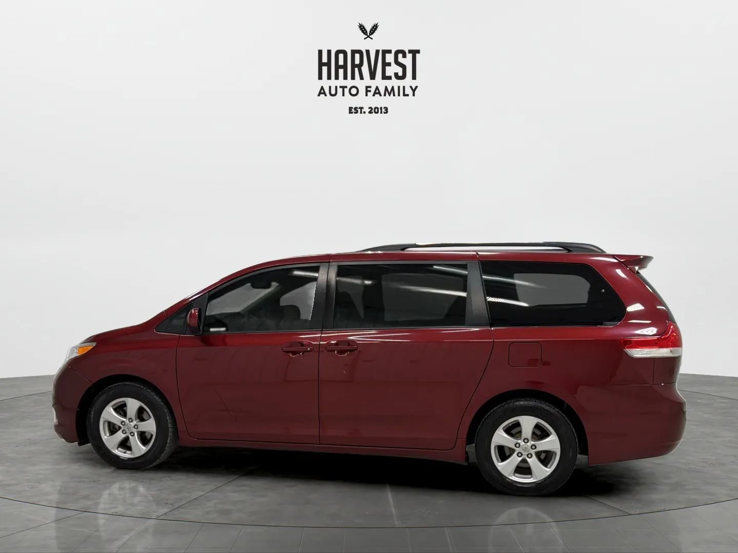 Used 2011 Toyota Sienna LE FWD image 3