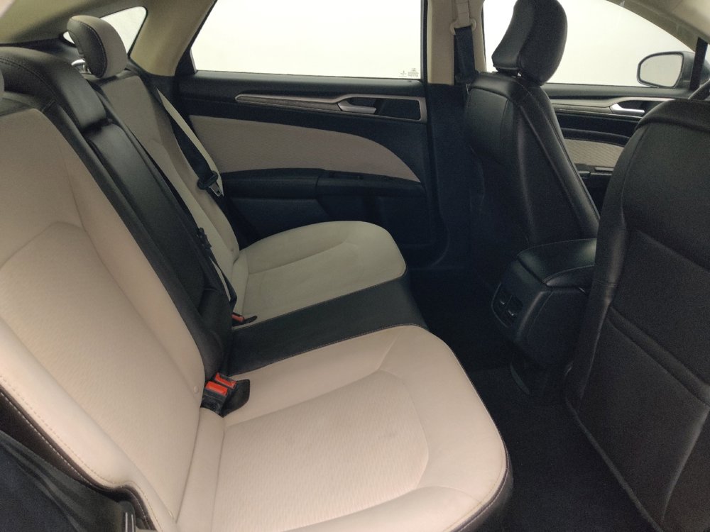 Used 2020 Ford Fusion SE w/ Equipment Group 151A FWD image 19