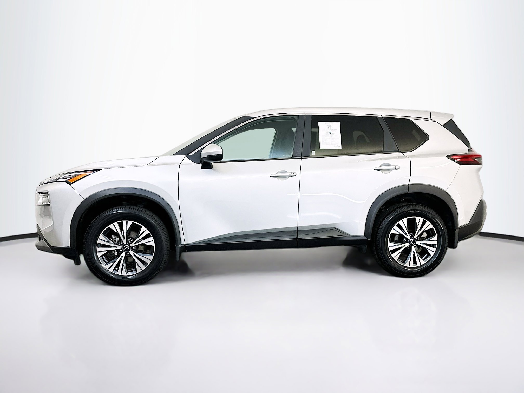 Used 2023 Nissan Rogue SV image 4