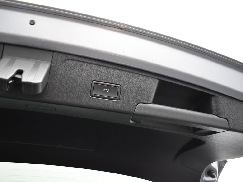 Used 2024 Volkswagen Atlas Cross Sport SE image 30