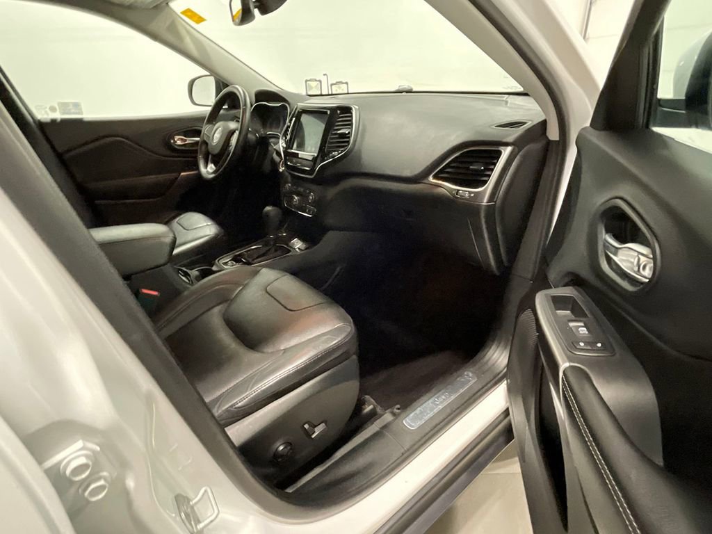 Used 2019 Jeep Cherokee Limited AWD/4WD image 25