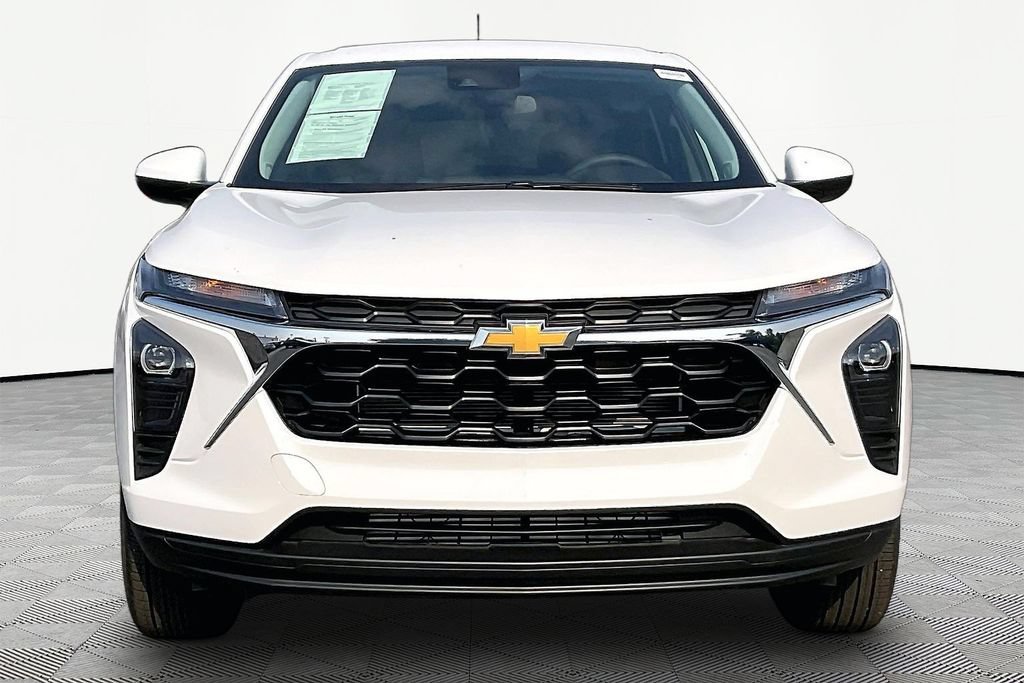 Used 2026 Chevrolet Trax LS w/ LS Convenience Package FWD image 2