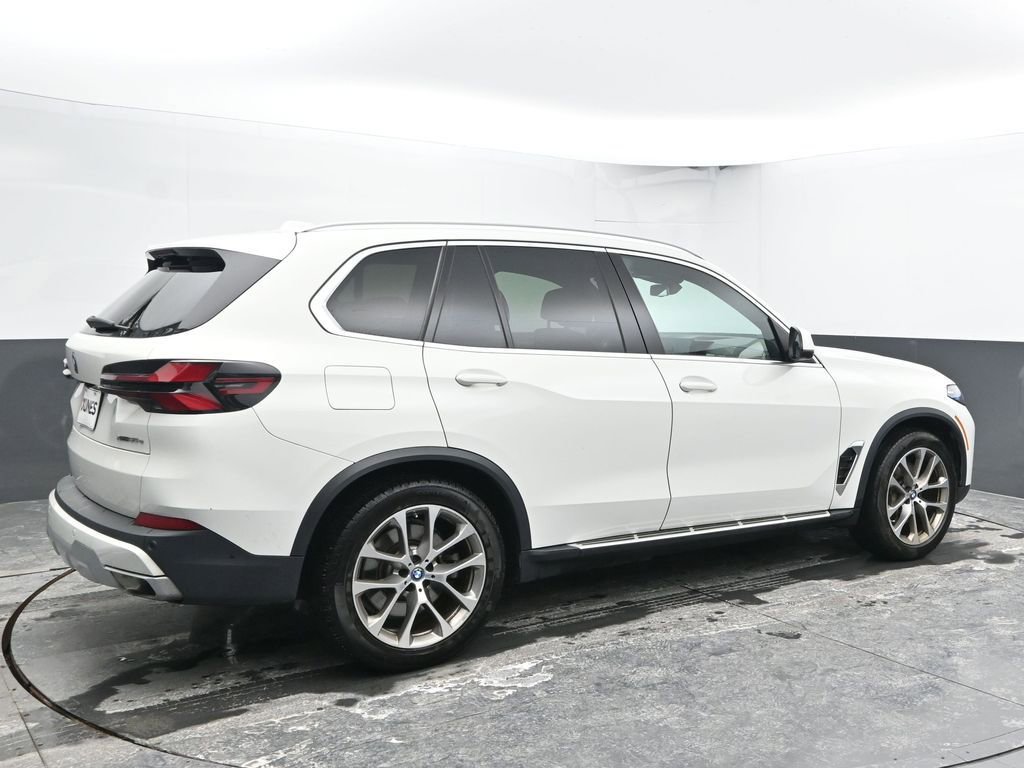 Used 2024 BMW X5 xDrive50e image 10