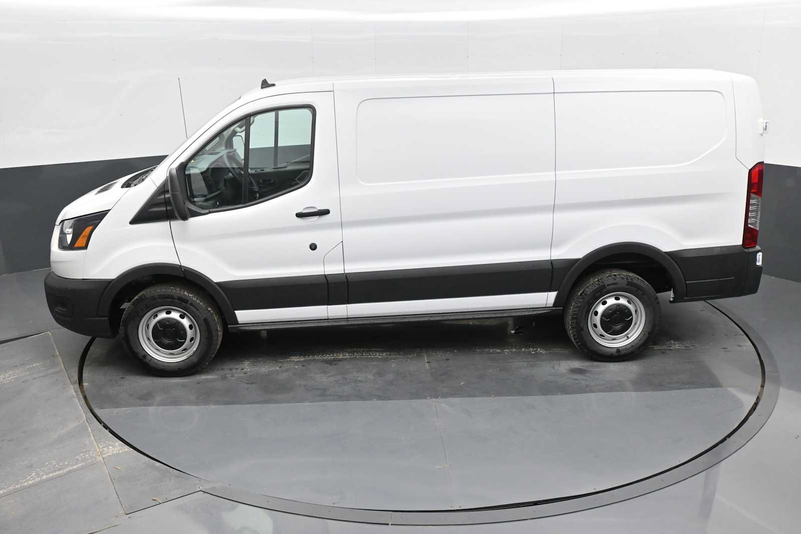 New 2024 Ford Transit 250 148 Medium Roof RWD image 25
