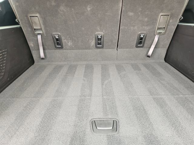 Used 2025 Chevrolet Suburban LS RWD image 34