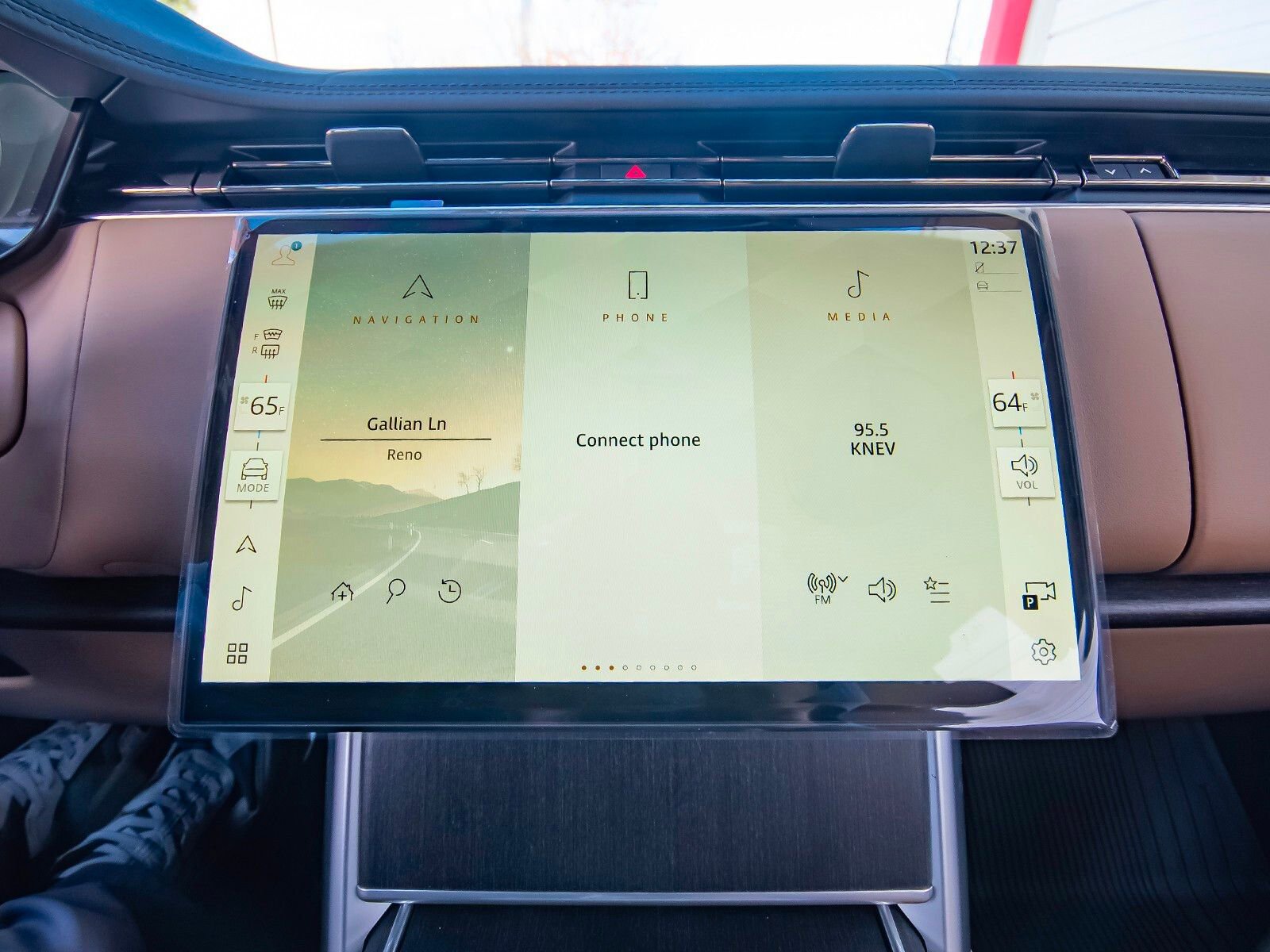 New 2025 Land Rover Range Rover SE image 19