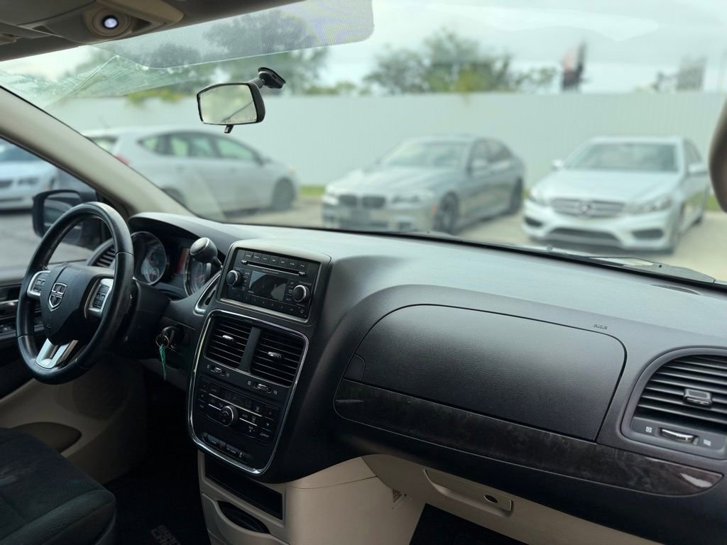 Used 2012 Dodge Grand Caravan Crew FWD image 17