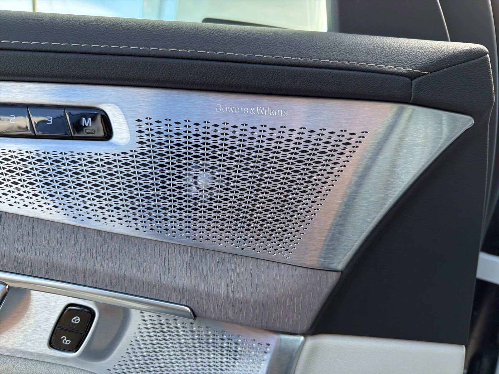 New 2026 Volvo XC90 T8 Ultra w/ Lounge Package image 15