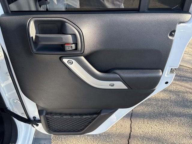 Used 2016 Jeep Wrangler Unlimited Sahara w/ Connectivity Group image 35