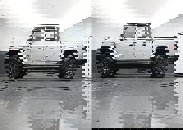 Used 2024 Jeep Gladiator Sport image 30