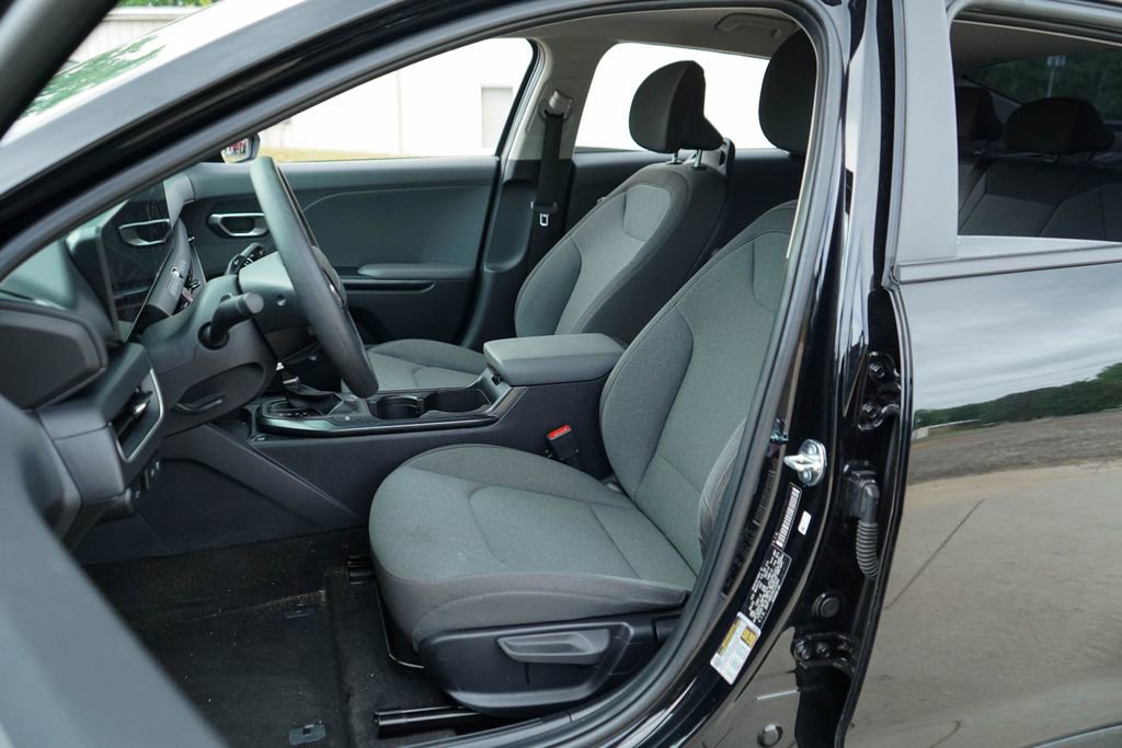 Used 2025 Kia K4 FWD image 7