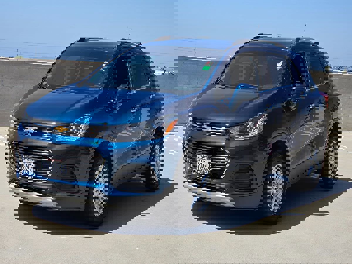 Used 2020 Chevrolet Trax LT w/ Driver Confidence Package image 4