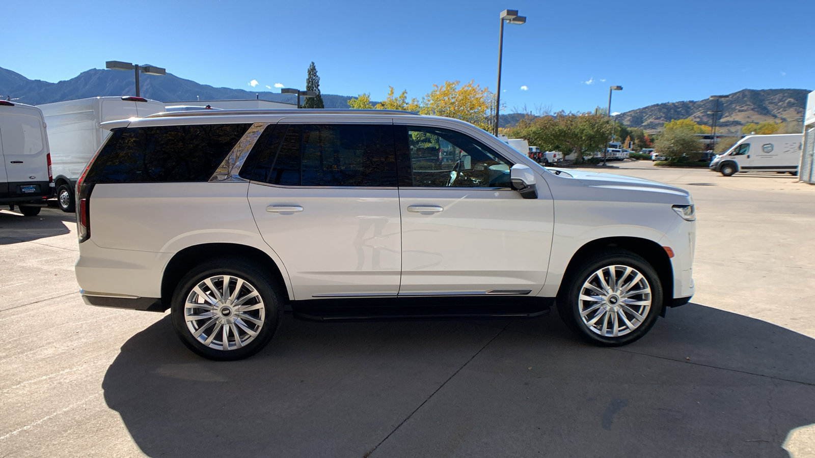 Used 2022 Cadillac Escalade Luxury image 6