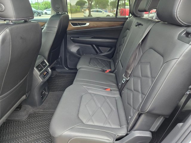 Used 2024 Volkswagen Atlas SE FWD image 17