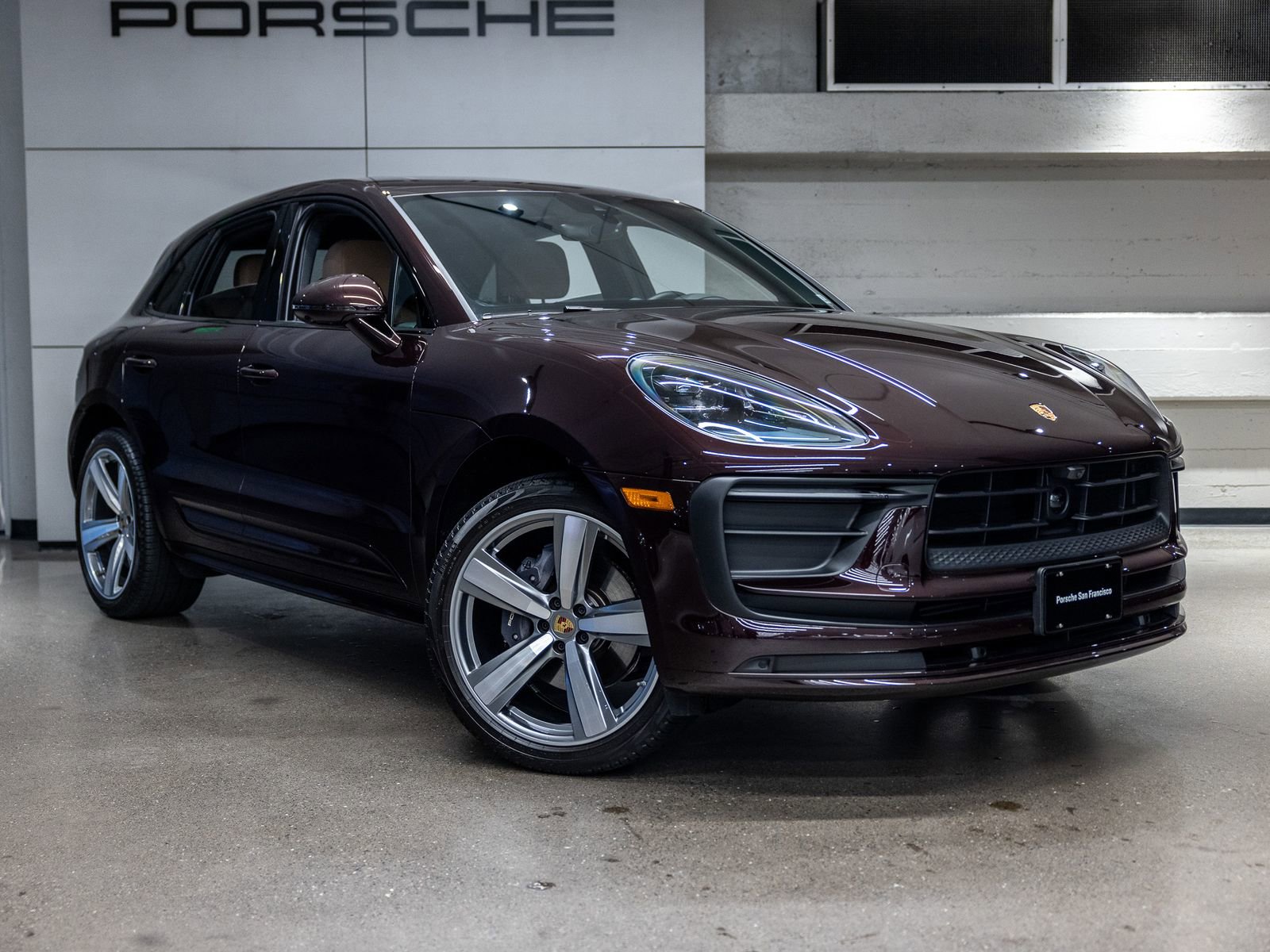 Certified 2024 Porsche Macan AWD/4WD image 10