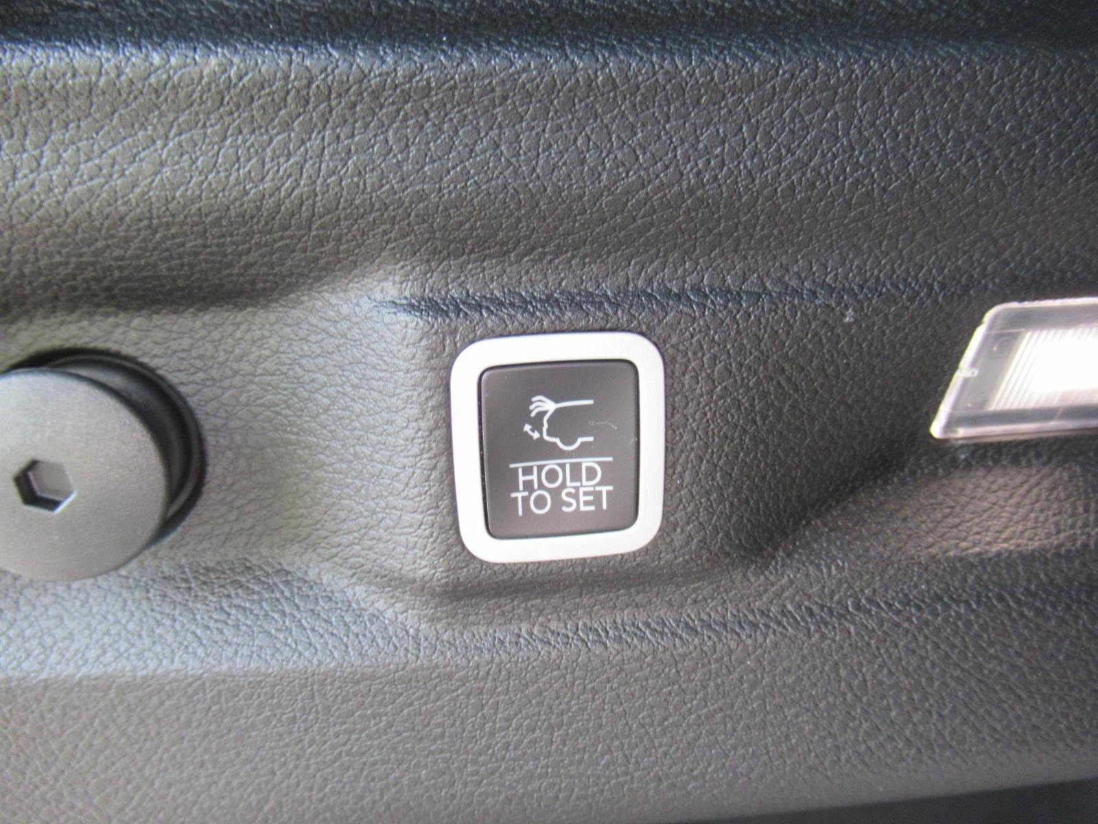 Used 2025 Jeep Grand Cherokee L Laredo RWD image 37