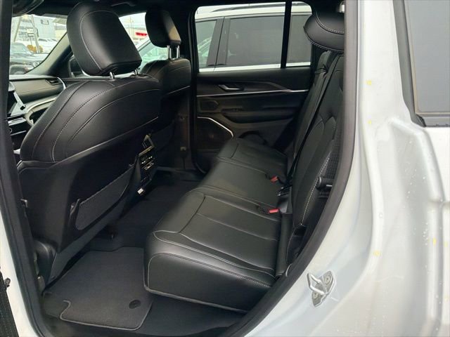 New 2026 Jeep Grand Cherokee Limited image 11