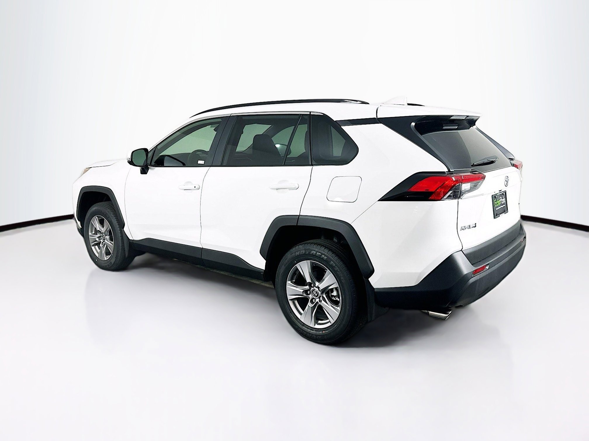 Used 2025 Toyota RAV4 XLE w/ Convenience Package image 5