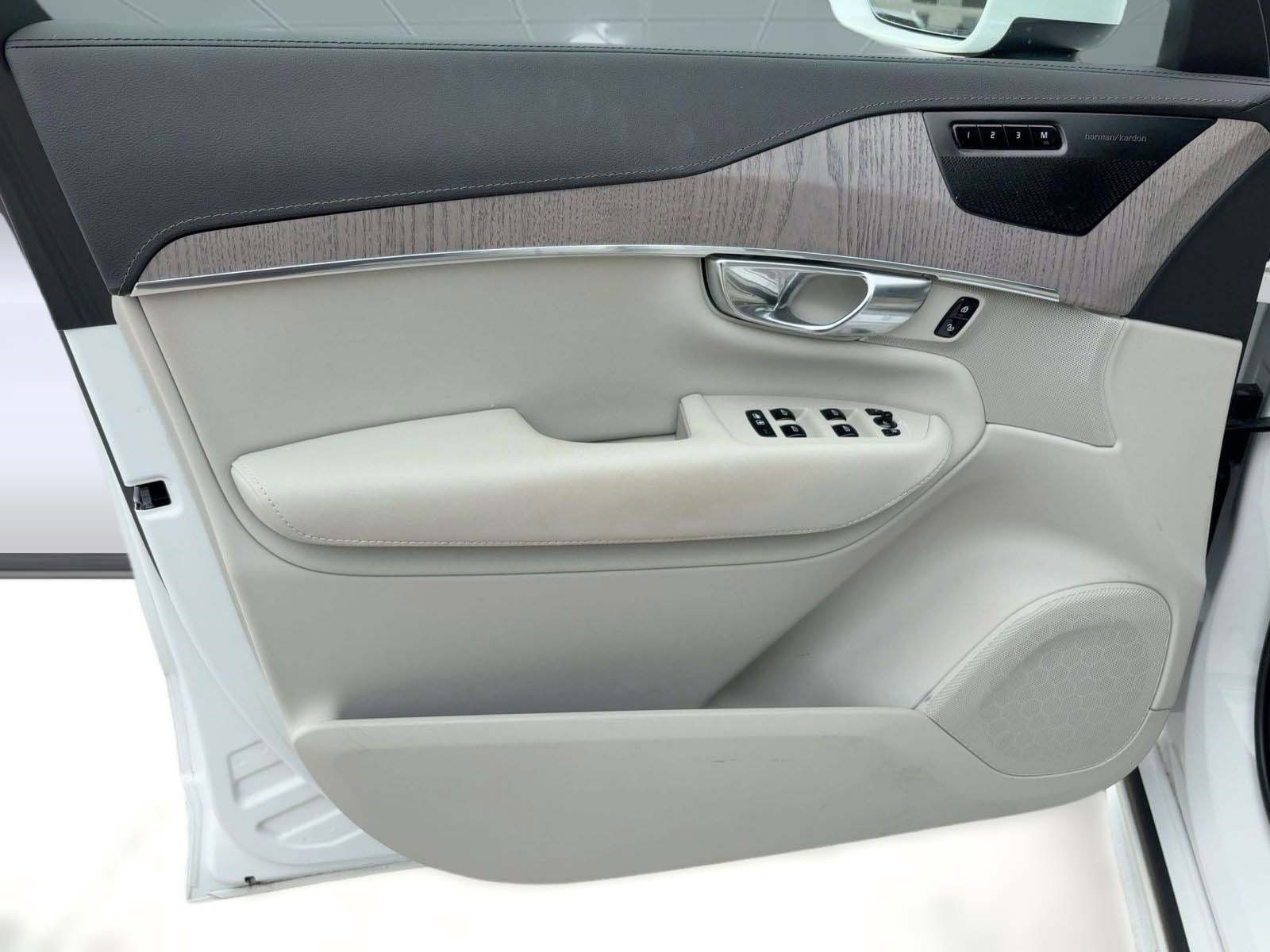 Certified 2023 Volvo XC90 B6 Ultimate image 12