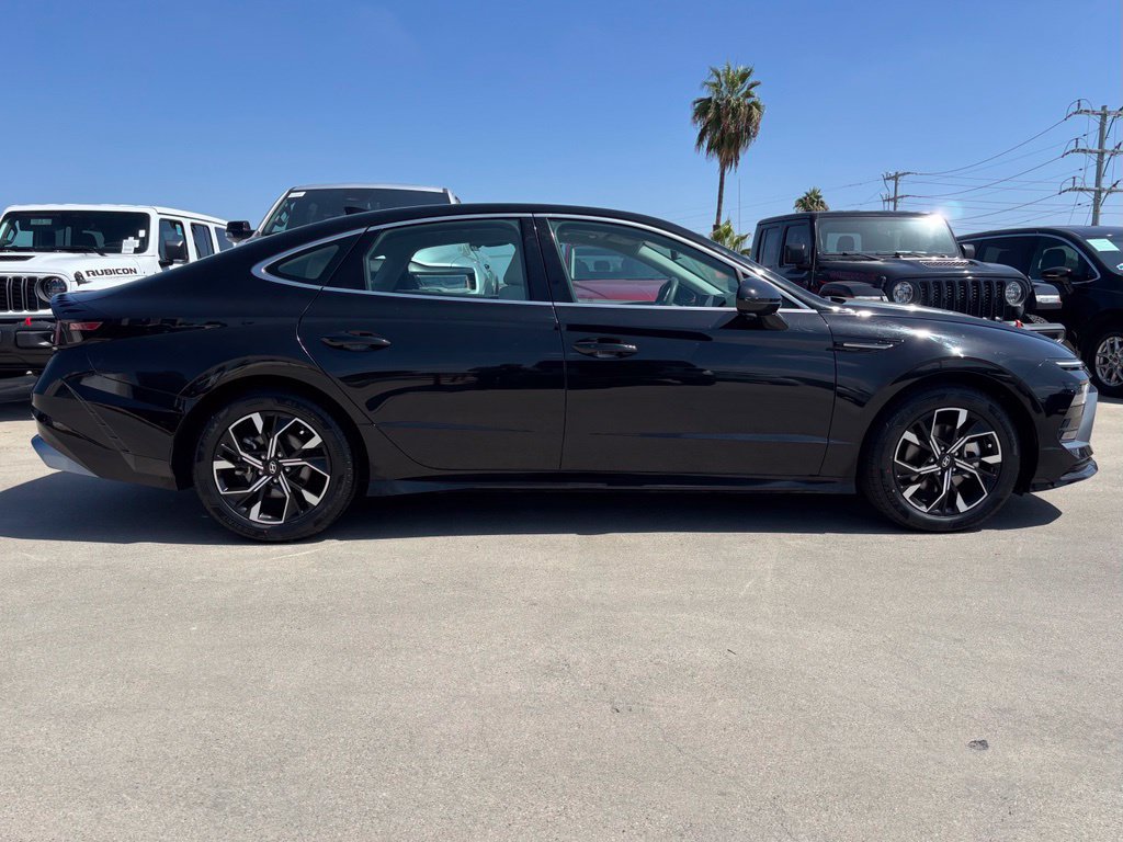 Used 2025 Hyundai Sonata SEL FWD image 2