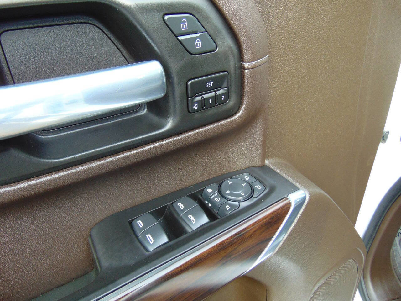 Used 2021 GMC Sierra 3500 SLT w/ SLT Convenience Package image 8