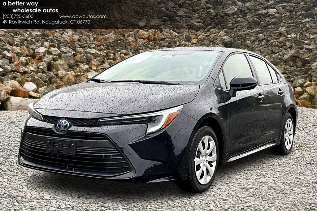Used 2025 Toyota Corolla LE image 1