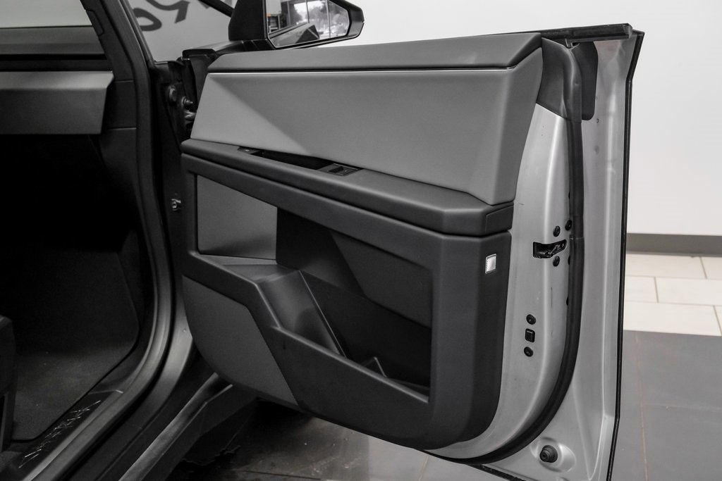 Used 2025 Tesla Cybertruck AWD Crew Cab image 45