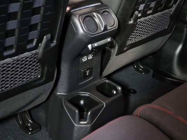 Used 2022 Jeep Wrangler Unlimited Rubicon w/ Cold Weather Group AWD/4WD image 17