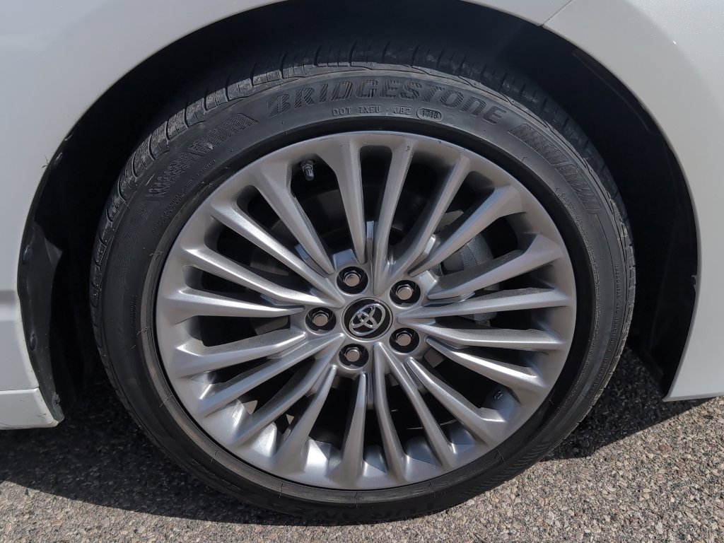 Used 2019 Toyota Avalon Limited w/ All Weather Liner Package FWD image 22