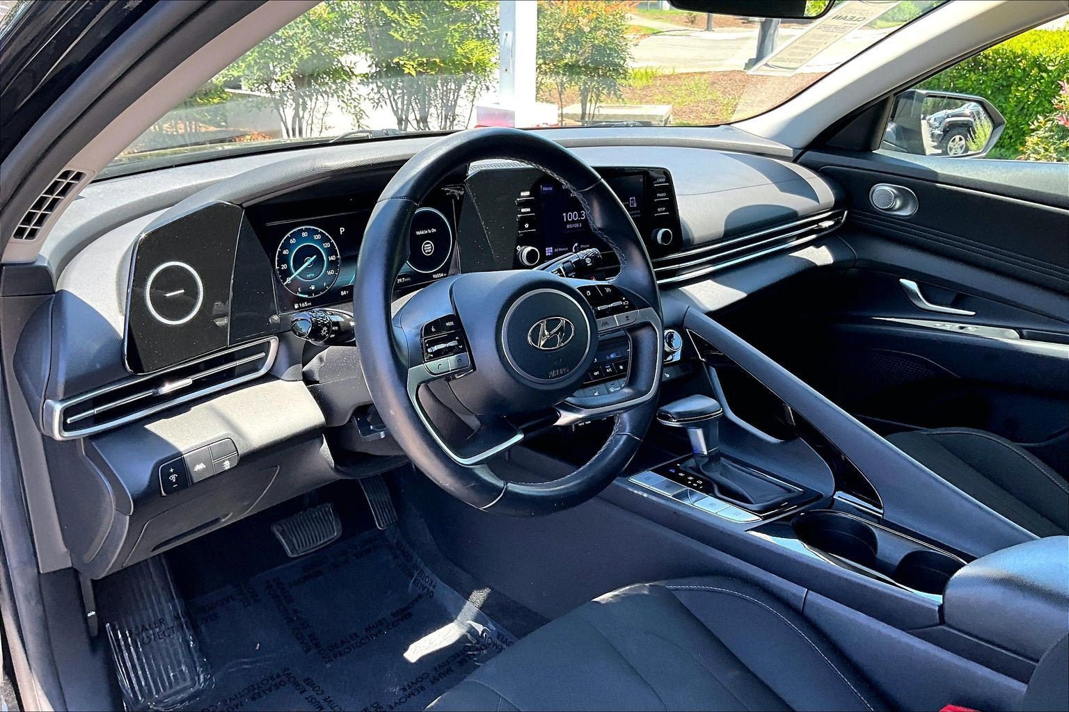 Used 2022 Hyundai Elantra SEL w/ Convenience Package FWD image 12