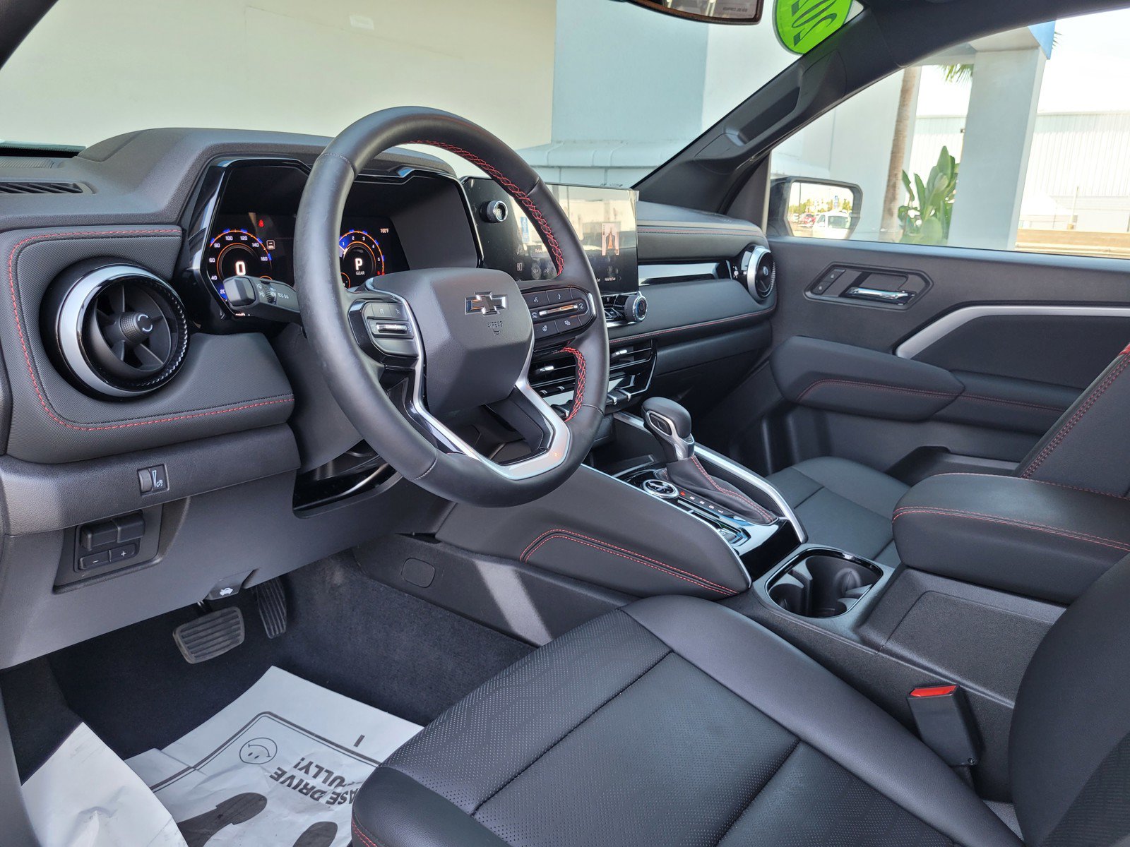 Used 2025 Chevrolet Colorado Z71 w/ Technology Package AWD/4WD image 9