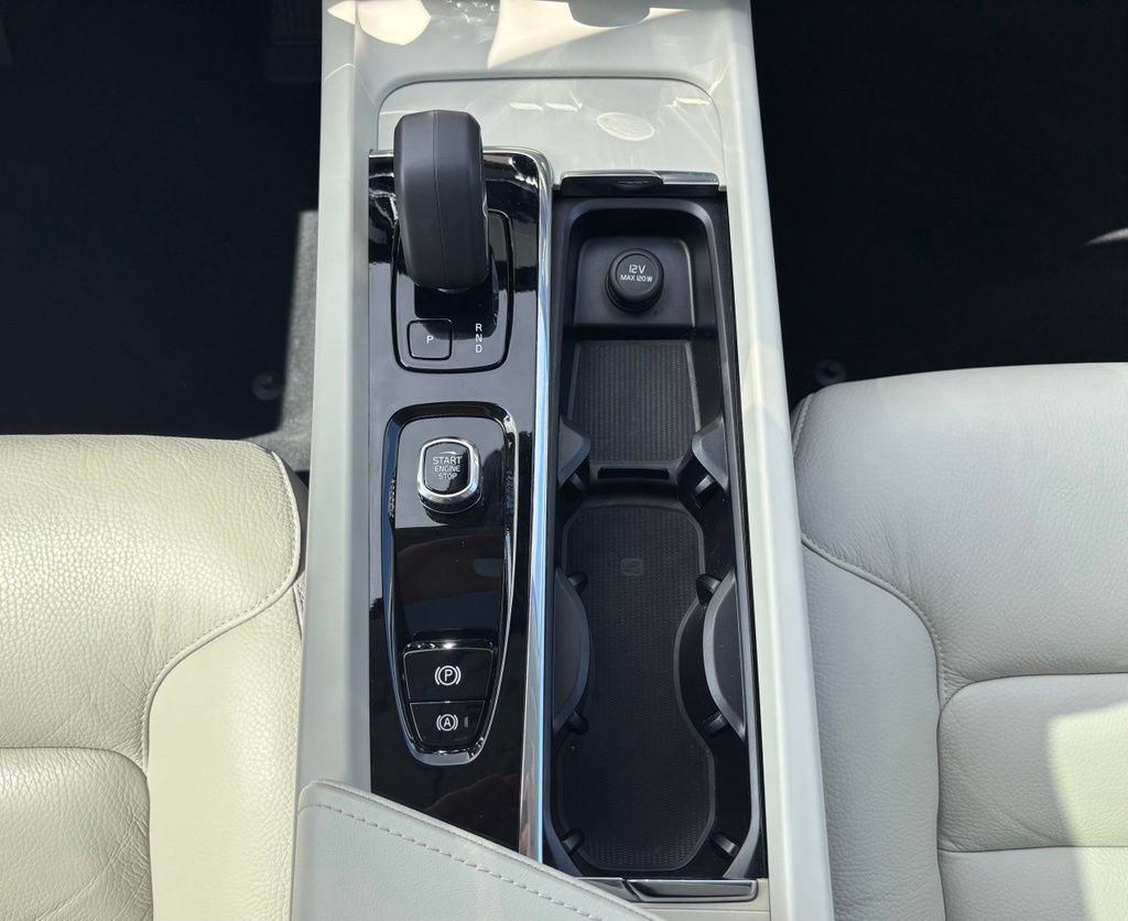 Certified 2025 Volvo XC60 B5 Core w/ Protection Package Premier AWD/4WD image 27