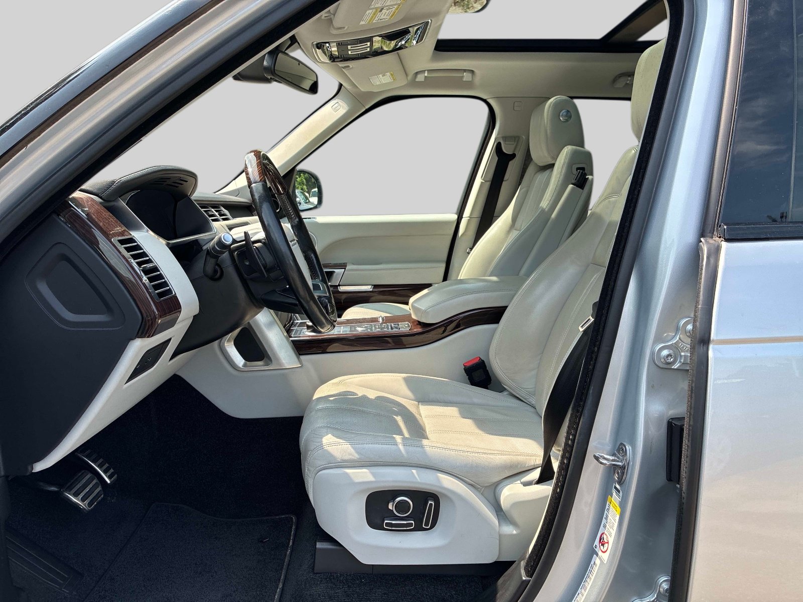 Used 2016 Land Rover Range Rover Supercharged AWD/4WD image 26